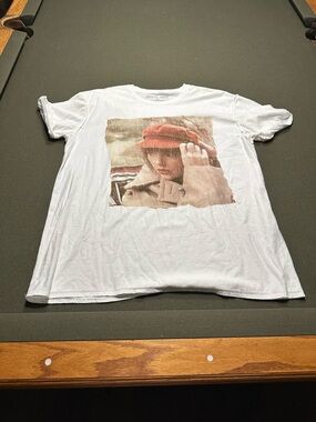 Official Taylor Swift Red Hat vintage look Tee New XL